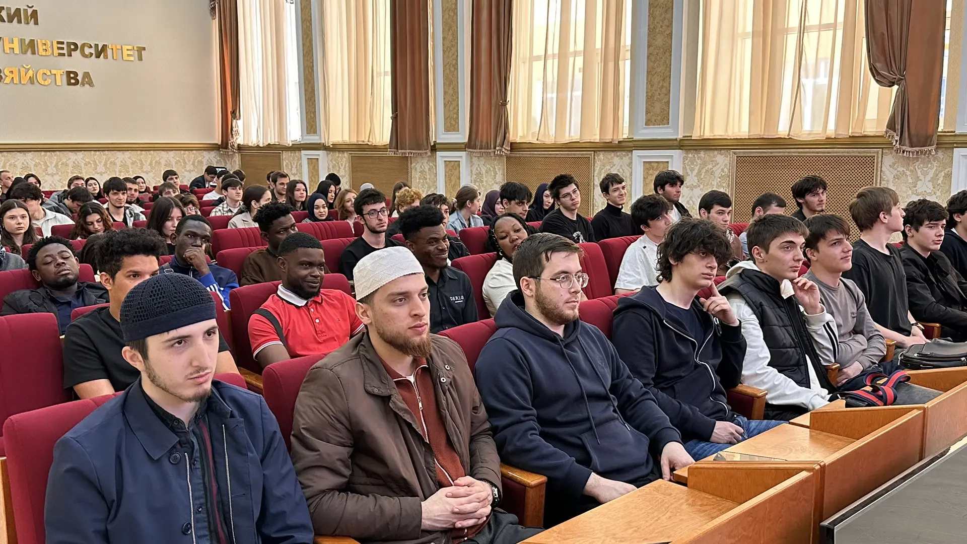 Миннац Дагестана усиливает работу с молодёжью и иностранными студентами по противодействию экстремизму и укреплению традиционных ценностей